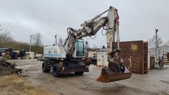 Picture of the Hitachi ZX140W-3 with 4 buckets