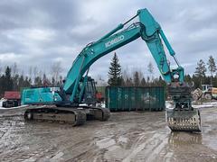 Picture of the Kobelco Sk 350 Lc 10 with OilQuick quick coupler, GP bucket and Dehaco rotating grapple